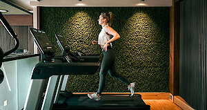 Laufband im Fitnessraum